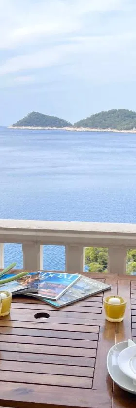 Terrace studios with panoramic seaview，位于Ubli的酒店
