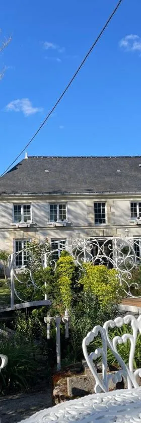 Chambre de charme dans un jardin de 1500m2，位于Nueil-sur-Layon的酒店