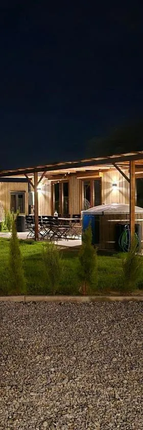 Nowy York - Sauna - Jacuzzi - Najczystsze jezioro PL - SPA - STYRUŚ，位于Giewartów的酒店