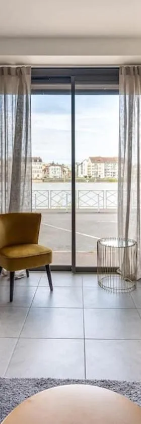 Appartement T2 climatisé Le quai 391，位于Saint-Laurent-sur-Saône的酒店