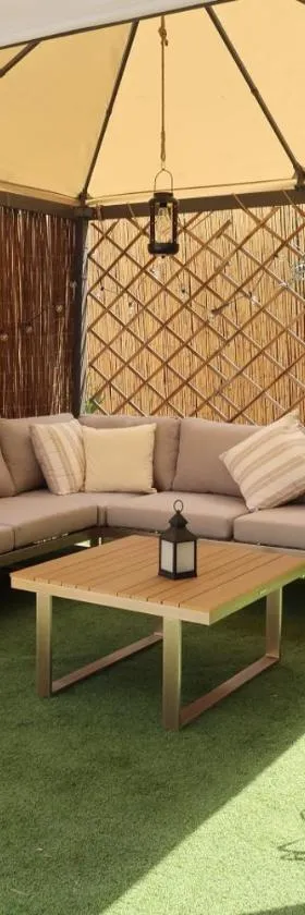 Spacious apartment with large private garden in Palm Mar，位于滨海帕尔姆的酒店
