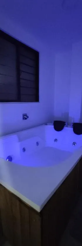 Apartamento con jacuzzi En Bello - Cerca a Medellín，位于贝约的酒店