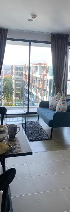 Centrio Condominiums Top Floor with Pool and Garden view，位于Ban Na Kha的酒店