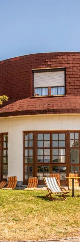 Motel Arkus，位于Černožice的酒店