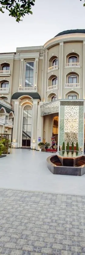 Sarovar Portico Saharanpur，位于萨哈兰普尔的酒店