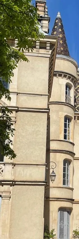 Grand appartement d'exception au Château Randin，位于伊居利的酒店