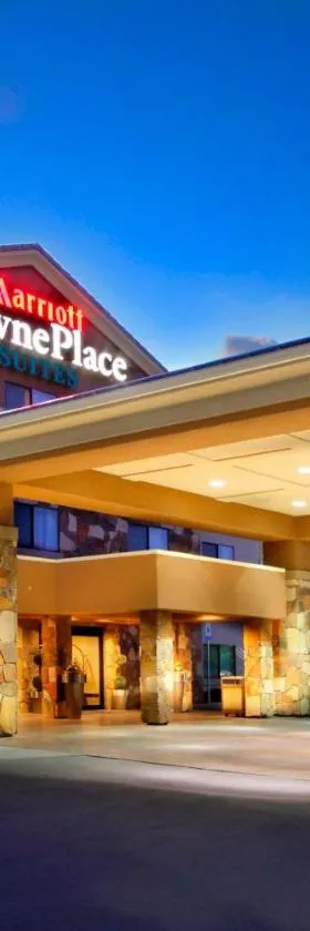 圣乔治万豪广场套房酒店，位于圣乔治的酒店