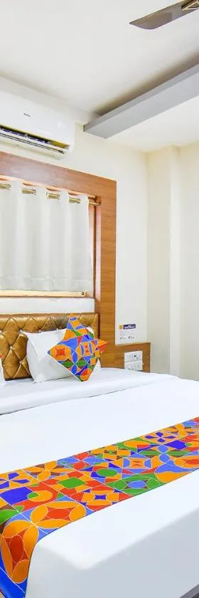 FabHotel Royal Empire - Bird Valley Udhyan，位于Chinchiwad的酒店