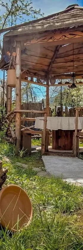 Guest House "SVANETI"，位于Lentekhi的酒店