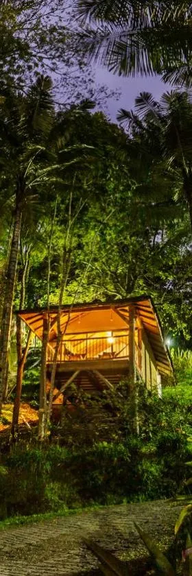 Hotel Kawa Mountain Retreat，位于萨兰托的酒店