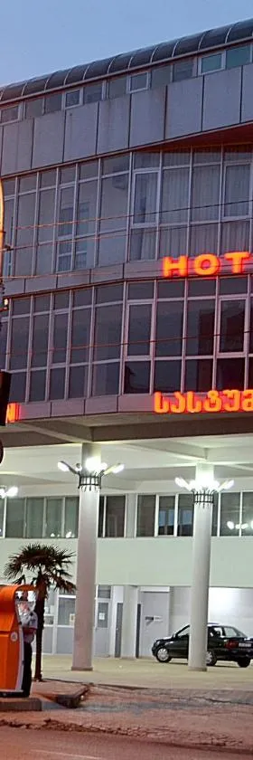 Hotel Okriba，位于库塔伊西的酒店