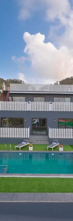 EKOSTAY - Serene villa，位于阿利鲍格的酒店