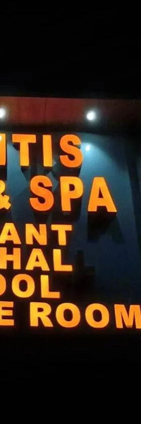 Atlantis Resort Spa Restaurant Swimming Pool, Banquet Hall, Guntur.，位于贡土尔的酒店