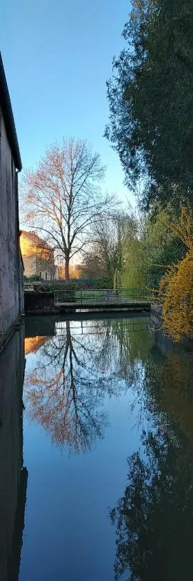 Chambre indépendante dans le moulin，位于Pouilly-sur-Vingeanne的酒店