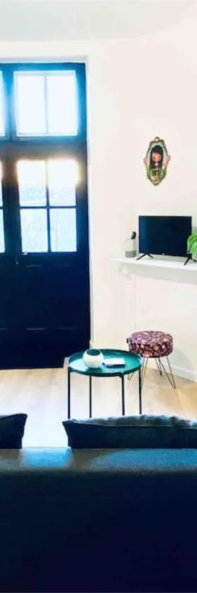 Jolie maison avec jardin au calme en ville，位于里摩日的酒店
