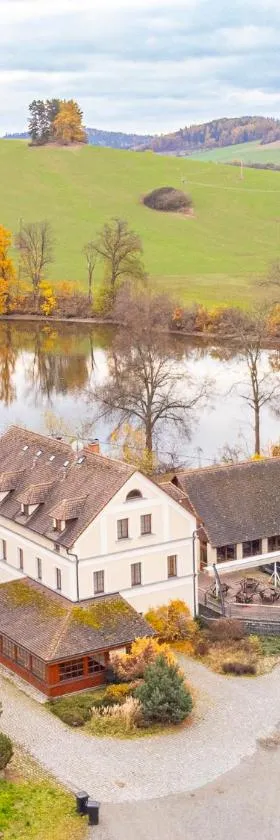 Mlýn Mitrovice，位于普日布拉姆的酒店