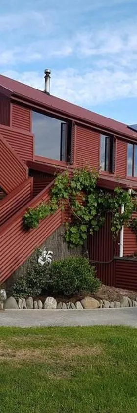 2 bedroom Apartment@Boutique Barn House Farm Stay，位于提马鲁的酒店