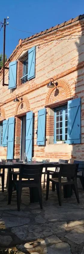 La planque de l'éclusier，位于Castelnau-de-Lévis的酒店