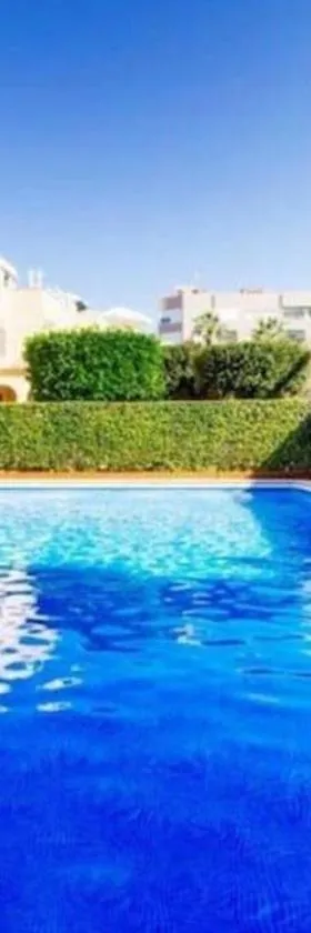 Villa Magerit, entire home 5 minutes easy walk to sandy beach，位于拉马他的酒店