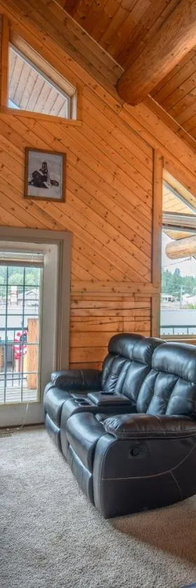 Alpine Lodge Hotel，位于卡斯凯德的酒店