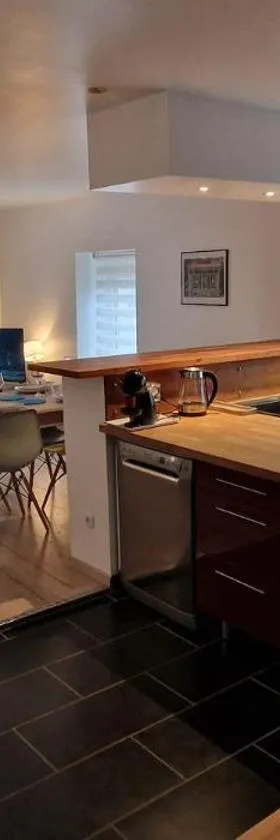 Bel appartement rénové avec de beaux volumes，位于Flavigny-sur-Moselle的酒店