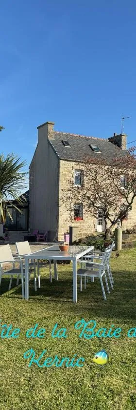 Le Gîte de la Baie du Kernic，位于Plounévez-Lochrist的酒店