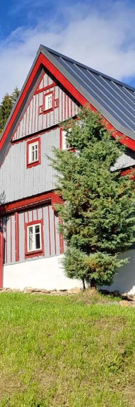 Roubenka Jizerka v horách Jizerských，位于坦瓦尔德的酒店