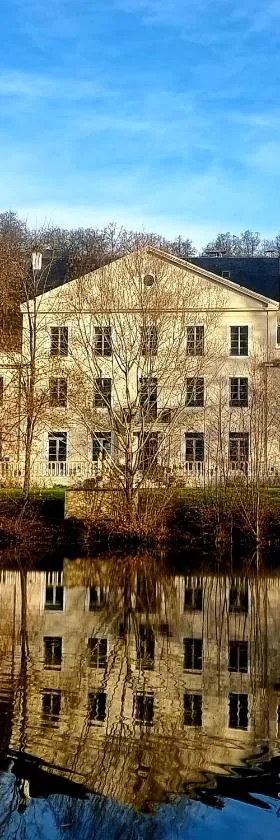 Chateau Roquehort avec EV recharge point 22kw，位于莫南的酒店