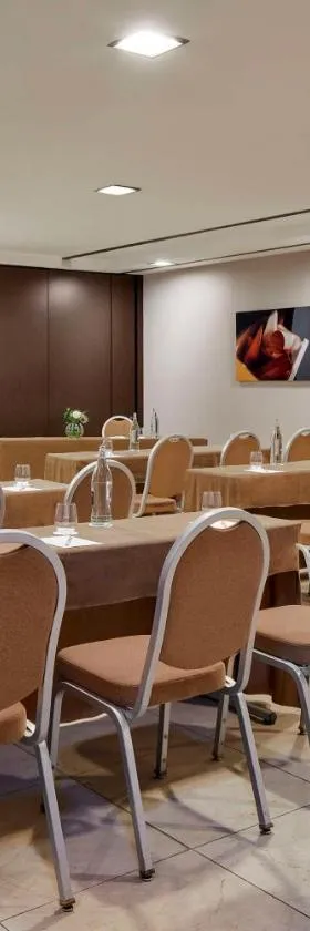 NH特内里费酒店，位于圣克鲁斯-德特内里费的酒店