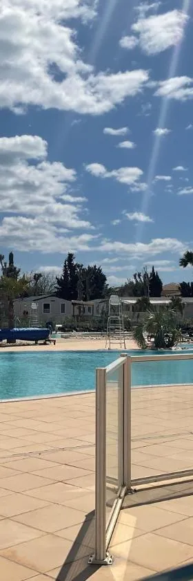 camping siblu sable du midi，位于塞里尼昂的酒店