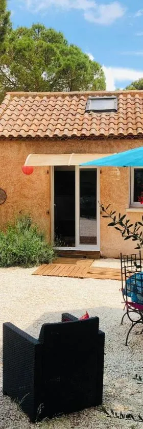 les crins de la renardière，位于Villeveyrac的酒店