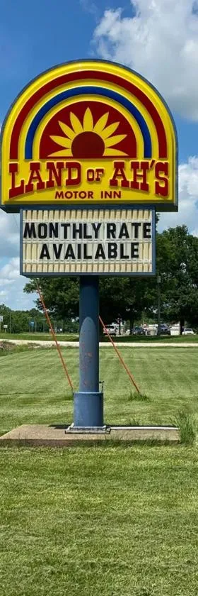 Land of Ahs Motor Inn，位于Erie的酒店