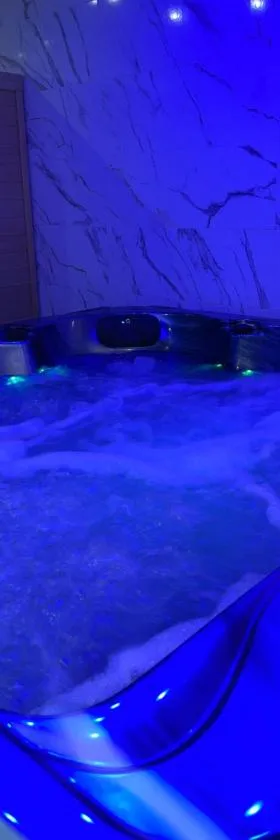 La nuit de rêve Spa privatif Jaccuzi Sauna suite 1，位于Crouy的酒店