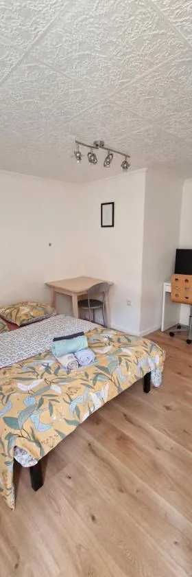 Studio à côté du RER Le Guichet à Orsay (Paris Scalay)，位于奥赛的酒店