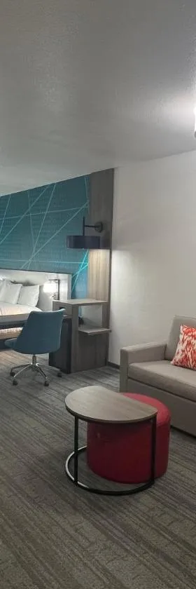 Comfort Suites DeSoto Dallas South，位于迪索托的酒店
