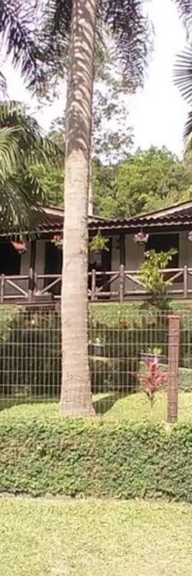 Sítio em área rural, ao pé da Serra Gaúcha.，位于特雷斯科罗阿斯的酒店