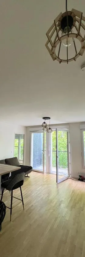 2 pièces standing entre Disneyland et Paris，位于讷伊-普莱桑斯的酒店