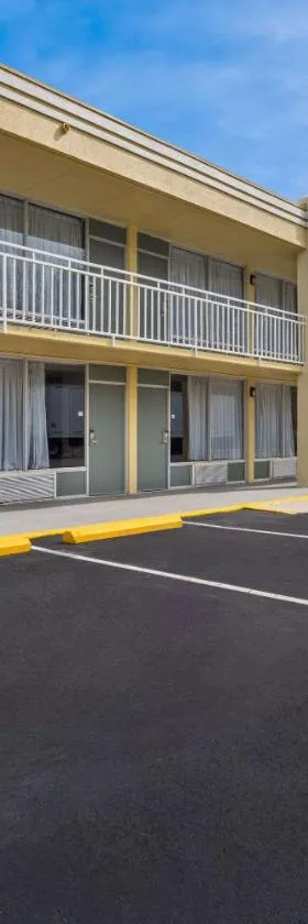 Econo Lodge，位于雅马西的酒店