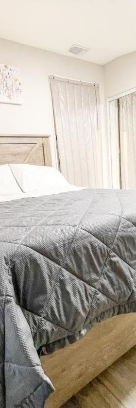 Beautiful room in prime location，位于皮内拉斯公园的酒店