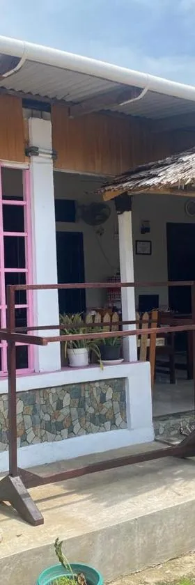 EL Homestay Bunaken，位于布纳肯的酒店