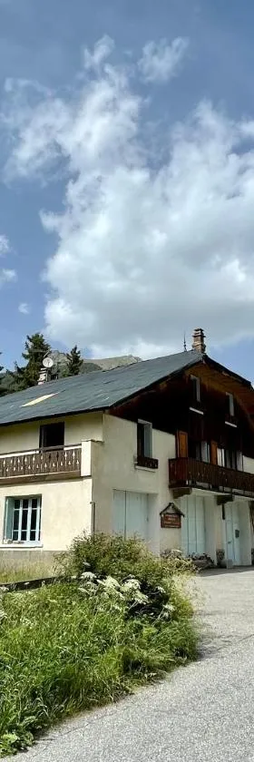 Gîte montagne 1 à 25 places "Chalet Coste Belle"，位于塞拉克的酒店
