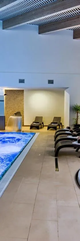 Hotel Zimnik Luksus Natury Spa & Wellness，位于什切尔克的酒店