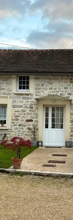 Charmante petite maison en pierre，位于Boutigny-sur-Essonnes的酒店