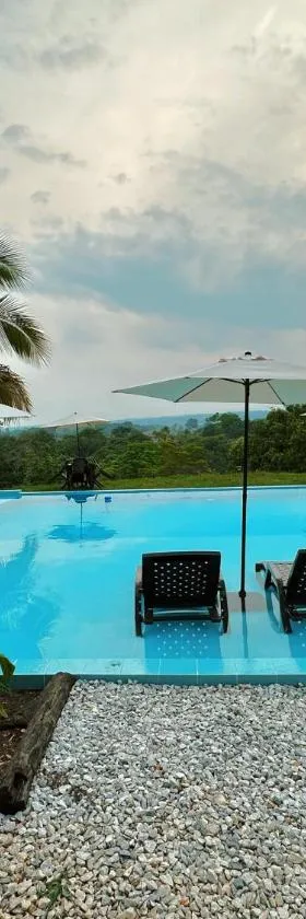 Finca Hotel el Valhalla，位于多拉代尔的酒店