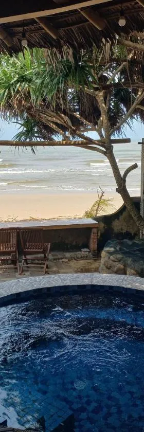 Omah Laut Bondo Jepara - by the beach, direct view of the sea, great base for water sports，位于Margokerto的酒店