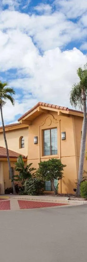 Baymont by Wyndham Fort Myers Central，位于迈尔斯堡的酒店