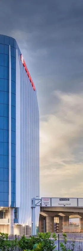 Hilton Garden Inn London Heathrow Terminal 2 and 3，位于希灵登的酒店