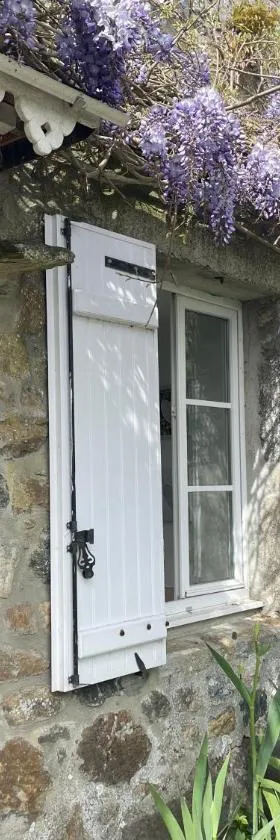 Studio indépendant avec jardin privatif，位于Le Lorey的酒店