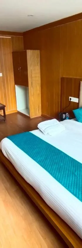 Sleeping Beauty Hotel Moutain view property，位于乔斯希马特的酒店
