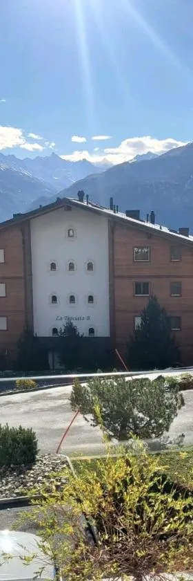 Appartement Nour，位于Randogne的酒店